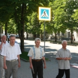 У памятника затопленным кораблям