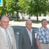 У памятника затопленным кораблям