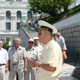 У памятника затопленным кораблям