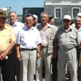 У памятника затопленным кораблям