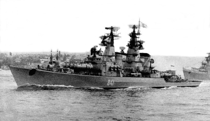 1972 год. "Грозный" на параде. Севастополь (А. Конончук)