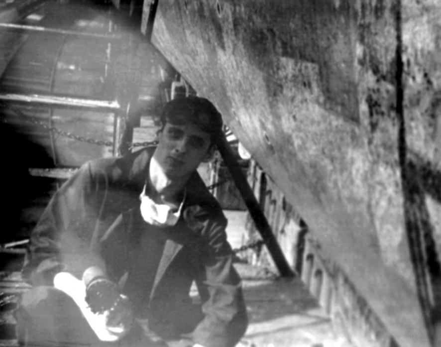 Весна 1976 года Севастопольский судоремонтный завод -  в руках пневмомашинка