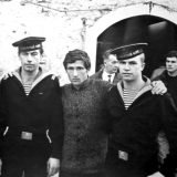 Котор(Югославия): в центре молодой ченогорец, справа Демидов