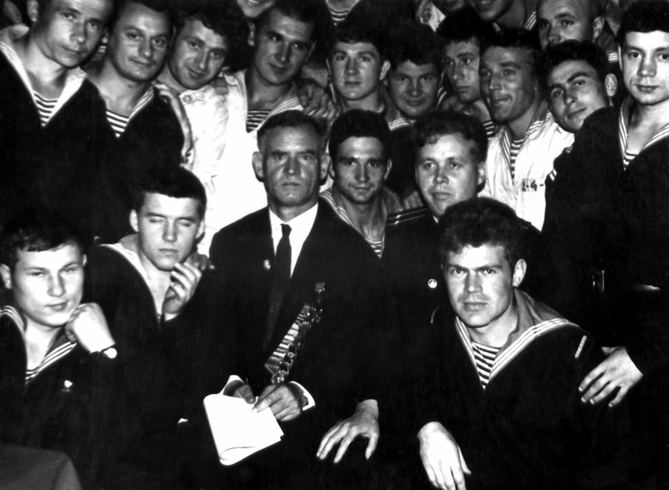 Герой, летчик-истребитель воевавший без ног Сорокин, встреча с экипажем