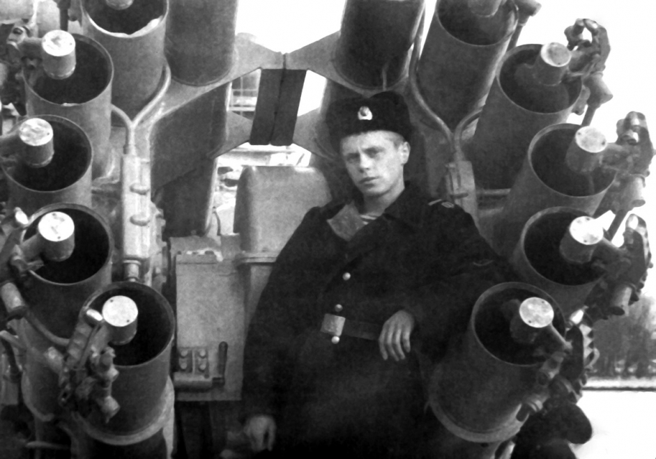 Старший матрос Желябин. Возвращение из Средиземки. На баке. 1986 г.