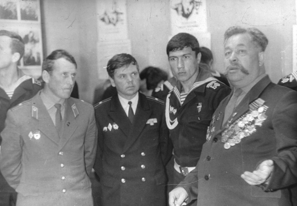 Морская пехота (к 100-летию ВЛКСМ)