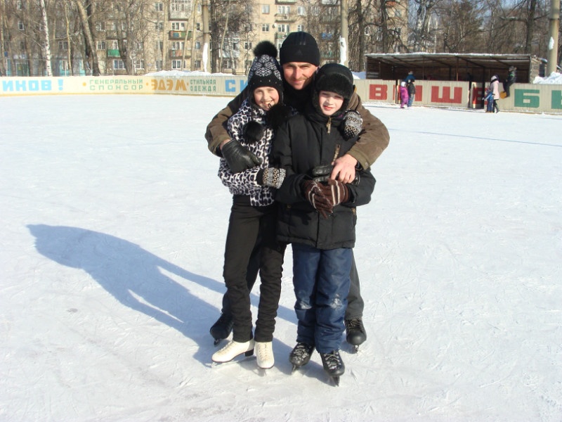 С детьми на катке