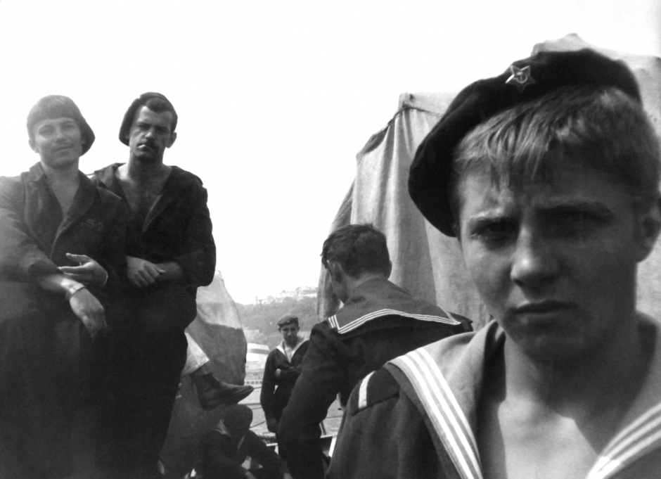 Перекур.  Рядом  М.Арбузов,  С.Капаница. 1979 год