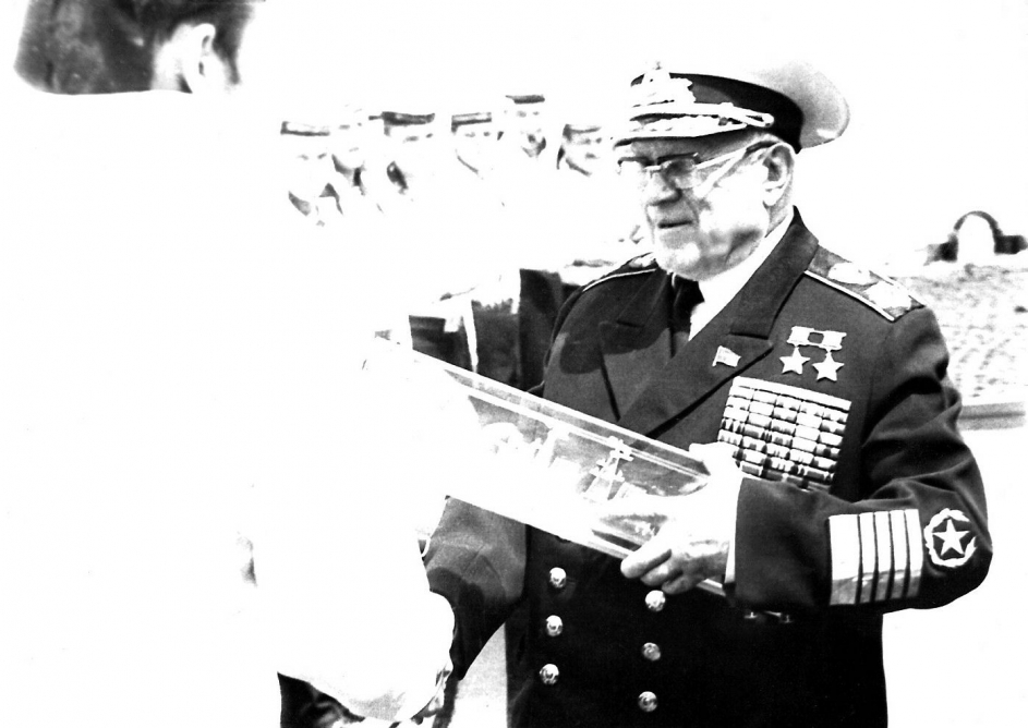 Главком Горшков на Грозном 1983г.
