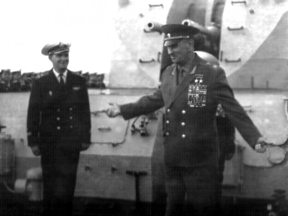 Песня и танец маршала Гречко на ркр "Грозный"