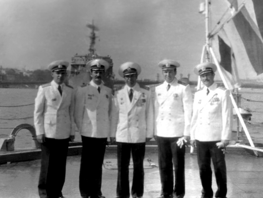Ленинград день ВМФ. Нева. В центре командир капитан 1 ранга Пинчук М.Ф