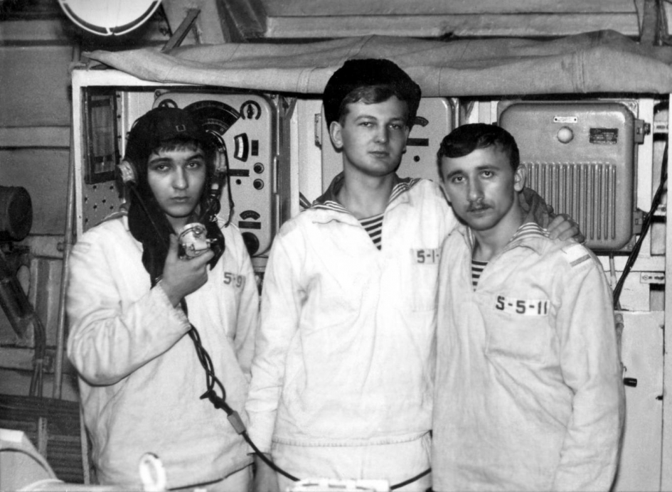 Крайний слева Еременко, рядом Момотенко и я