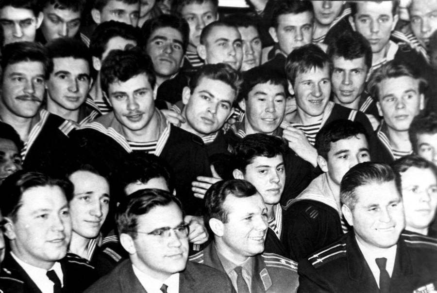 1965 год. Лобов, офицер штаба, Пастухов, Ю.А.Гагарин, командир Боронтов В.Н