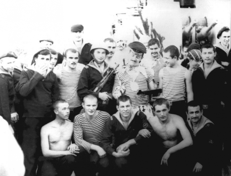 1975 PКP "Гpoзный". Hoвый гoд в cpeдизeмкe