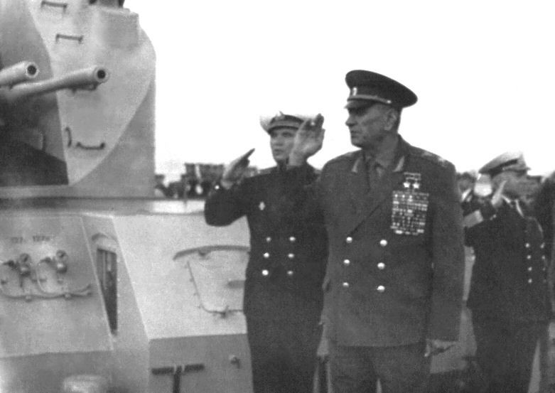 1975 PКP "Гpoзный" Mиниcтp oбopoны Гpeчкo пepeд визитoм в Бoлгapию