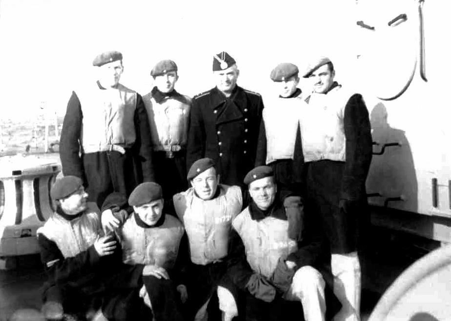 1975 год. РКР "Грозный"  ютовая группа (ГУРО) с мичманом Кардаильским
