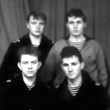 Сверху Запорожан и Я;  подо мной Проданчук Вася, служба снабжения-вещевик