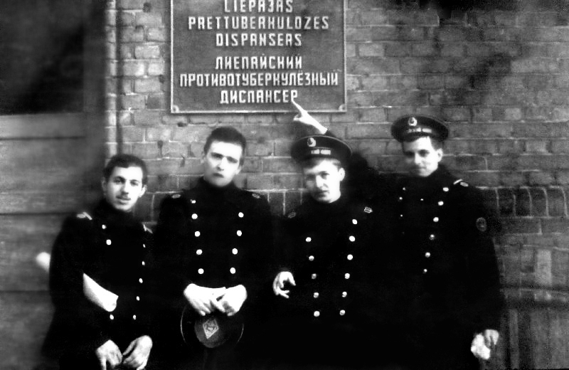 Слева-не помню, Шандин, Я и Бабенков