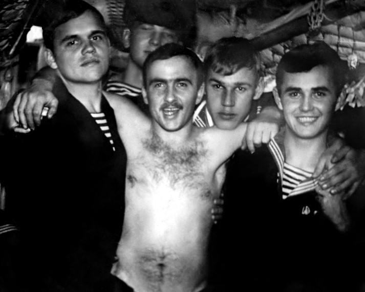 Фотографии из ДМБ-альбома