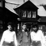 В Лиепае, слева Даренский
