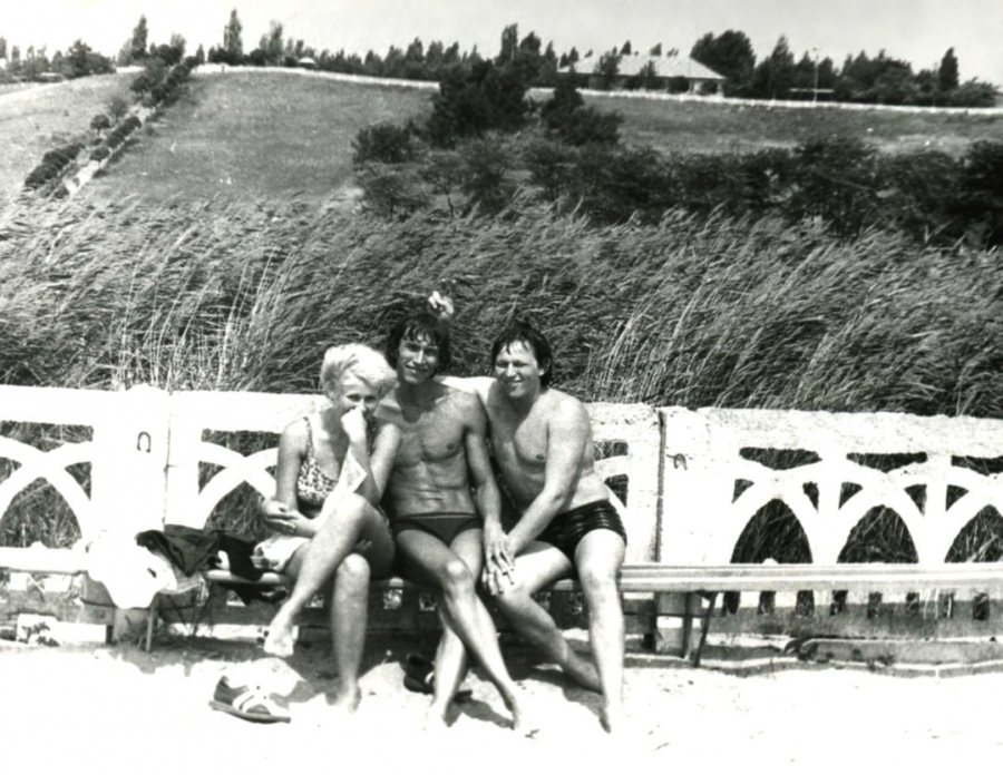 А это моя будущая жена, я и Скосырев 1979 год День Флота