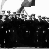 1963 год в центре мичман Шкимра и командир первой батареи Рындин В