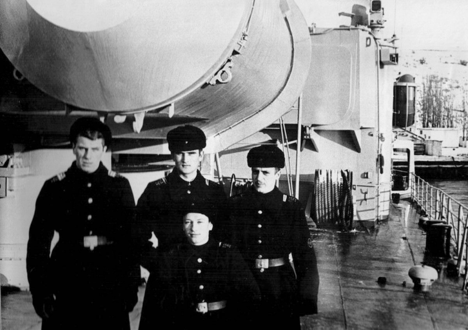 Слепов, Леонтьев, Воробьев, Лопухов(сидит)