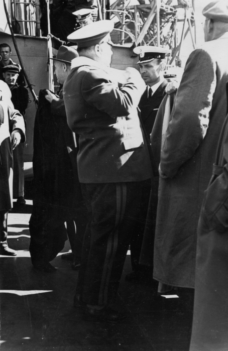 Посещение Н. С. Хрущевым 4 мая 1962 г. РКР «Грозный». Завод им. А. А. Жданова. На верхней палубе корабля.