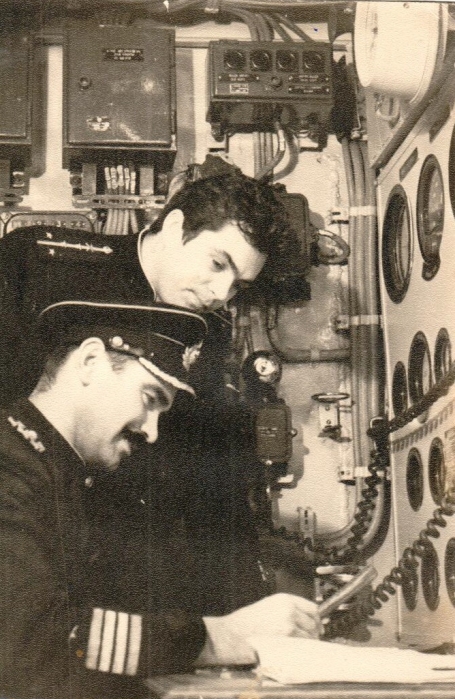 Мамыкин (вах.миханник), Сапожников проверяет вахтенный журнал. ПЭЖ 1964