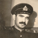 Командир БЧ-5 отдыхает на диване ПЭЖ