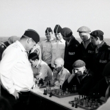 Контр-адмирал проводит сеанс одновременной игры