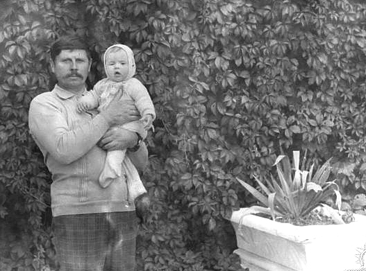 ВНУЧКА ИРОЧКА  У МЕНЯ НА РУКАХ 1974 Севастополь